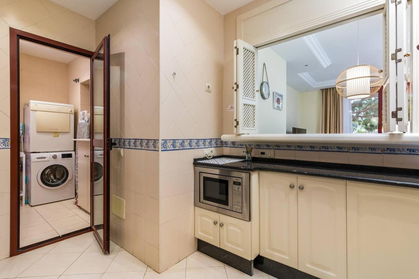 Apartament Beachfront, 3pools, King Bed, Free Gymparking