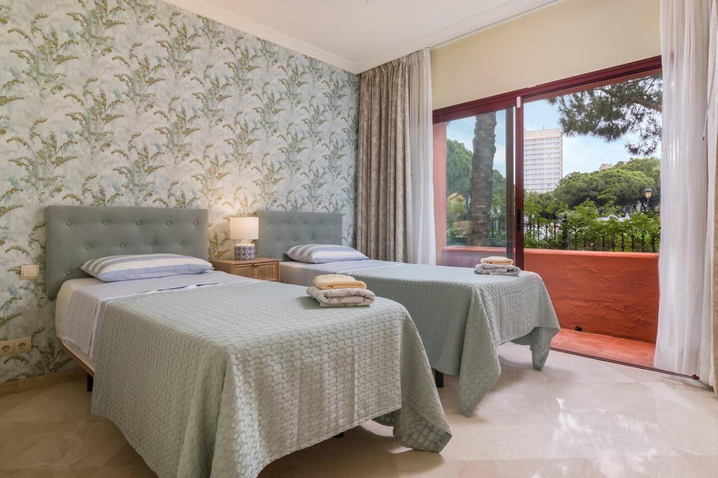 Apartament Beachfront, 3pools, King Bed, Free Gymparking *