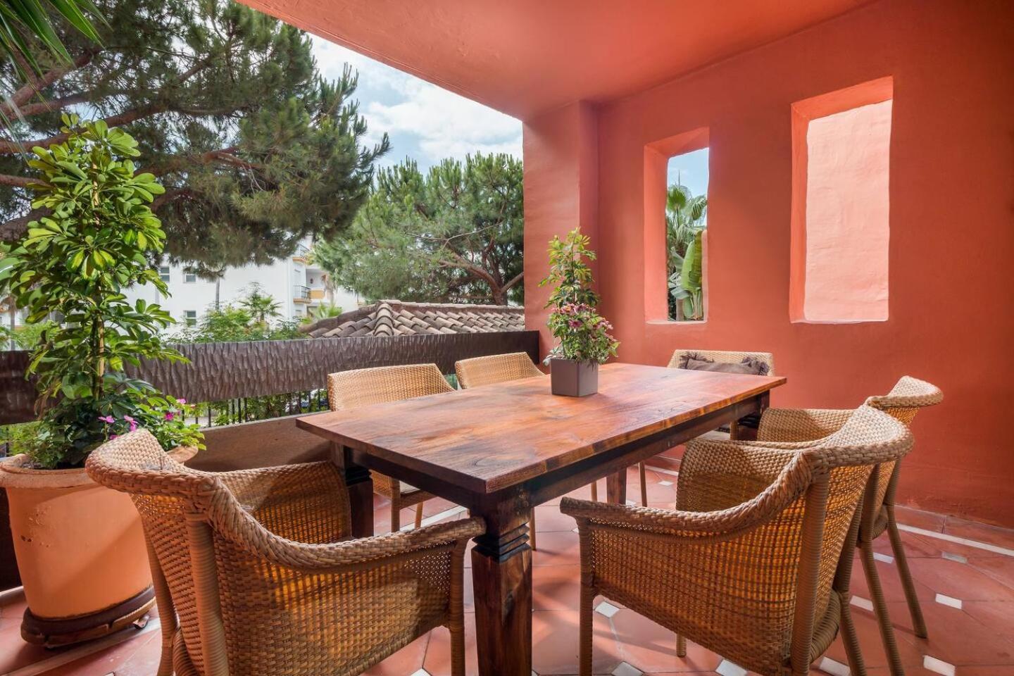 Beachfront, 3pools, King Bed, Free Gymparking Apartament